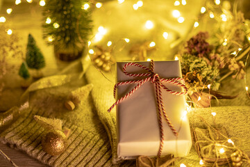 クリスマスプレゼント　金色