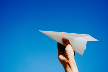 青空と紙ひこうき © beeboys