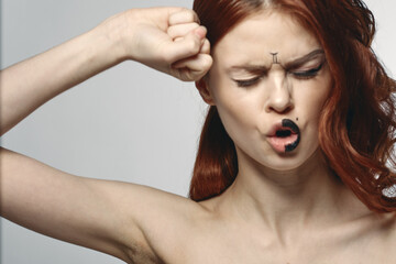 Obraz premium pretty woman defensive shoulders posing cosmetics zodiac sign Gemini