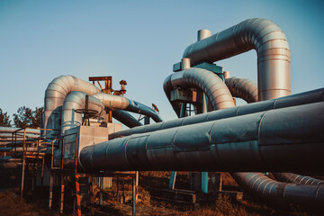 Hot steam pipeline tube junction