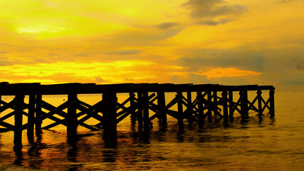 Obraz premium sunset on the bridge