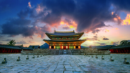 Gyeongbokgung palace at twilight in Seoul, South Korea. - obrazy, fototapety, plakaty