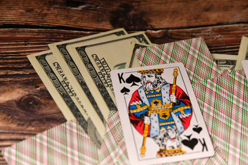 Several playing cards lie on the upside-down cards and lie on the ingrow notes.