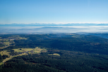 Fototapeta na wymiar Alpensicht über dem Schwarzwald - Luftbild
