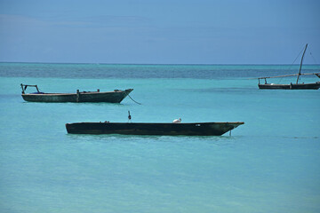 Obraz premium Blue waters of Zanzibar with boats 