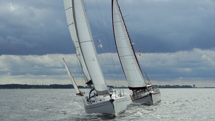 Fototapeta premium Segeln: mit Windkraft in die Freiheit