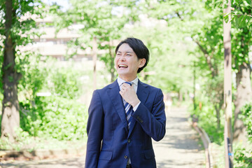 ビジネスマン　真夏日