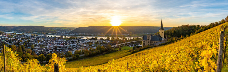 Sonnenuntergang in Bad Hönningen mit Schloss - Panorama