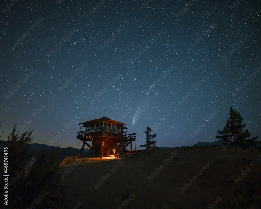 Wall mural scenic view of a comet shining on the starry sky over the landscape of entiat in washington, usa