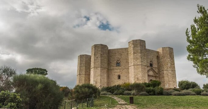 Time lapse 4k, Castel del Monte Castle in Andria in Puglia.
Hyperlapse