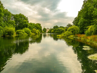 Fototapeta na wymiar River in The Princess Diana Memorial Park