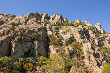 Fototapeta na wymiar Look up at the steep cliffs of the Despenaperros gorge seen from a vantage point in the gorge
