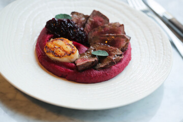 Grilled scallop with red meat and beetroot