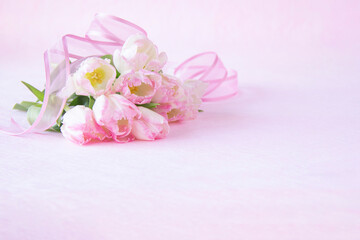 Obraz na płótnie Canvas 可愛いベビーピンクのチューリップの花束