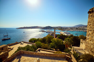 Obraz premium View of Aegean sea, traditional white houses marina from Bodrum Castle, Turkey