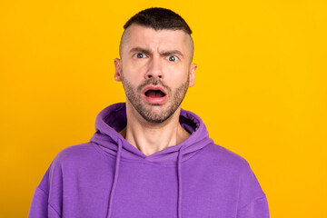 Photo portrait young man wearing violet pullover staring amazed got trouble isolated bright yellow color background