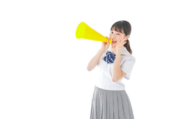 スポーツの応援をする若い女性