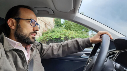 Viaggiare per il mondo in automobile