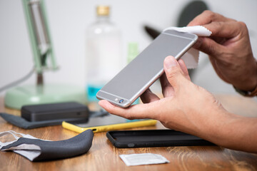 Cleaning the smartphone