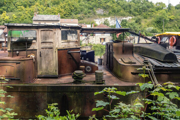 La vieille péniche amarrée à son dernier quai. 