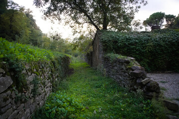 Eremo dei frati bianchi o eremo delle grotte nelle Marche in Italia