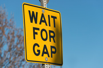 sign on the road "wait for gap" © eugen