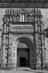 photo monochrome des monuments en Espagne sur le chemin de Compostelle.