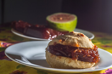 cheese buns, cheese buns stuffed with guava jam 