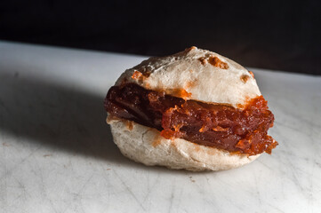 cheese buns, cheese buns stuffed with guava jam 