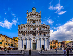 San Michele in Foro is a Roman Catholic basilica church in Lucca, Tuscany, Italy. - obrazy, fototapety, plakaty