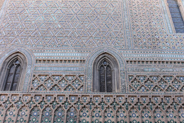 Obraz premium Zaragoza, Spain - 23 Oct, 2021: Beautifully decorated mudejar wall on the Cathedral of San Salvador, el Seo, Zaragoza, Aragon
