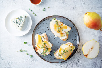 Blue cheese pear thyme toasts in a plate