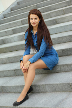 Beautiful woman posing at the street.