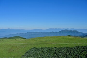 Fototapeta na wymiar 車山高原から見たアルプスの山並みの情景＠長野
