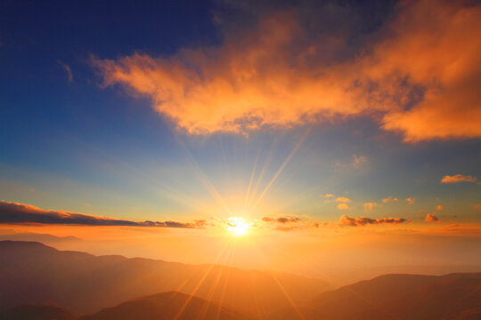 夕日の光芒と穂高連峰などの山並み, 松本市,長野県