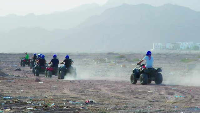 Safari with a group of beach buggies with a Mountain View