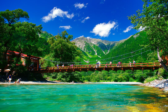 梓川の清流と河童橋と穂高連峰, 甲信越,長野県,松本市