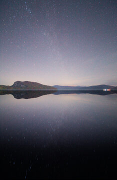 宇樽部から望む水鏡の十和田湖と星空と御倉半島, 日本,青森県,十和田市