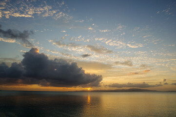 Fototapeta na wymiar 竹富島から見る日没の風景