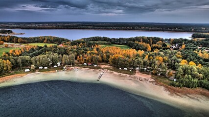 Jesień na Mazurach z drona, jezioro Świętajno Warchały