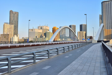 Fototapeta premium 環状二号線の隅田川に架かる築地大橋