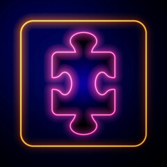 Obraz premium Glowing neon Puzzle pieces toy icon isolated on black background. Vector
