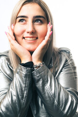 femme rose et argent 