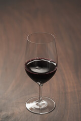 Red wine in wineglass on black walnut table