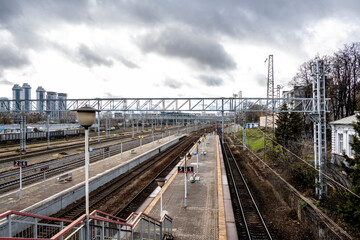 Fototapeta premium railway station on a sunny autumn day without people 