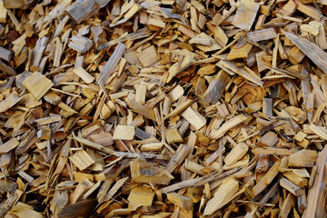 	
Hackschnitzel als Biomasse und Bodenbedeckung frisch gewonnen	
