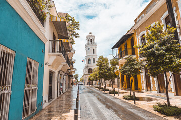 Serene street in Colonial Zone of Santo Domingo, Dominican Republic - obrazy, fototapety, plakaty