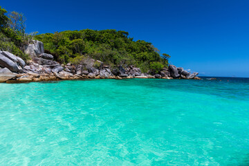 Obraz premium The beautiful and secluded Moken Bay of Boulder Island in Myanmar covering with so many boulders on the beach