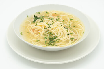 Sopa de pollo con fideos largos 2