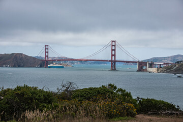 Obraz premium Classic view of the Golden Gate Bridge, San Francisco, California, U. S. A.
